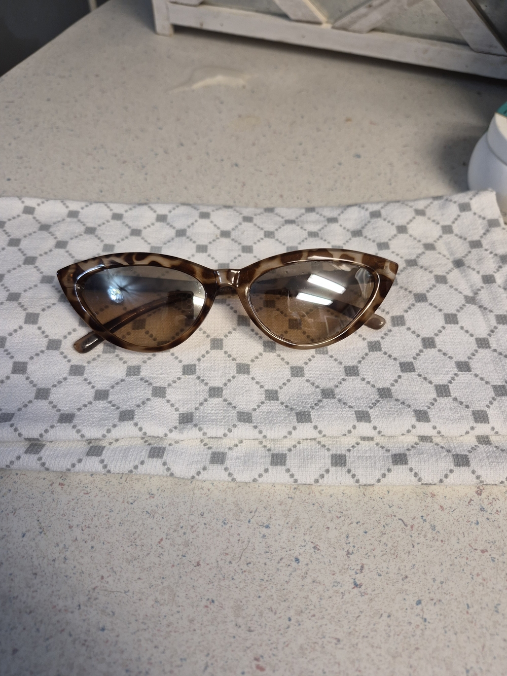 Women’s Brown Tortoiseshell Cat Eye Sunglasses